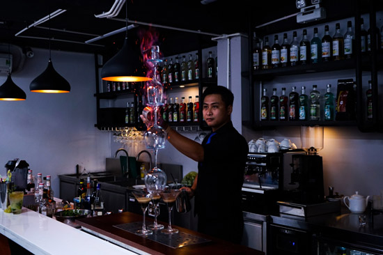 Nghệ thuật biểu diễn Flair Bartending